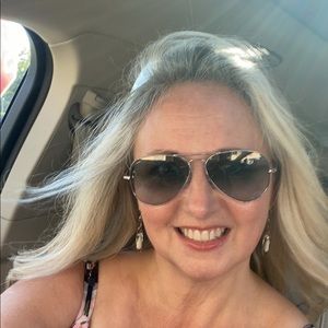 Meet your Posher, Dana